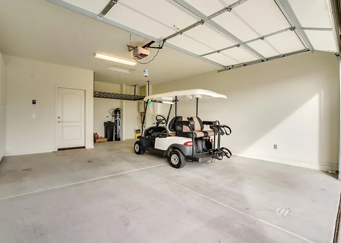 Holiday home Outdoor Oasis & Amenity Access: Retreat Buckeye