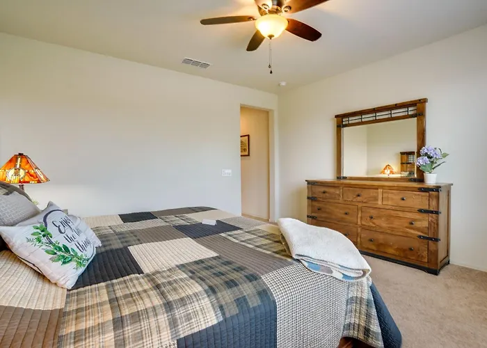 Holiday home Outdoor Oasis & Amenity Access: Retreat Buckeye