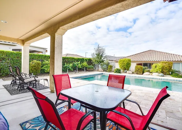 Outdoor Oasis & Amenity Access: Retreat
